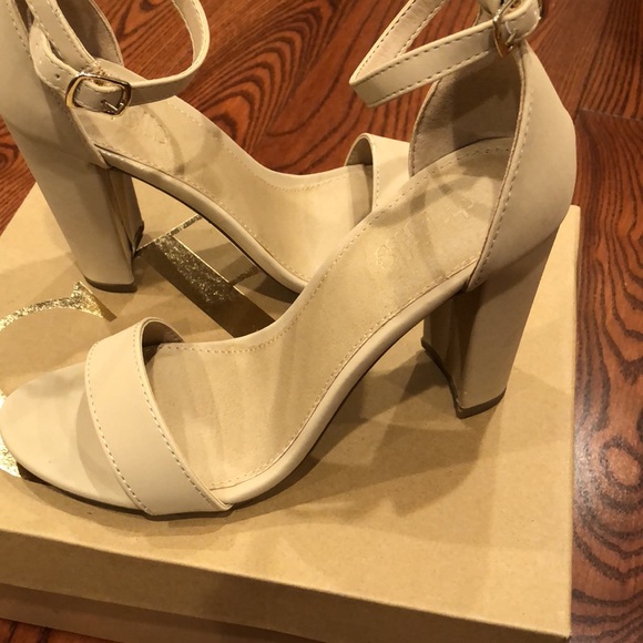 Nude 👡 - Picture 4 of 5